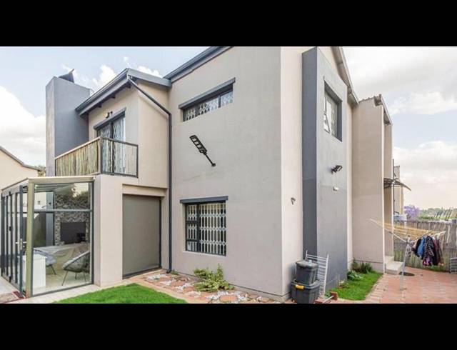 3 BEDROOM TOWNHOUSE FOR SALE IN TERENURE